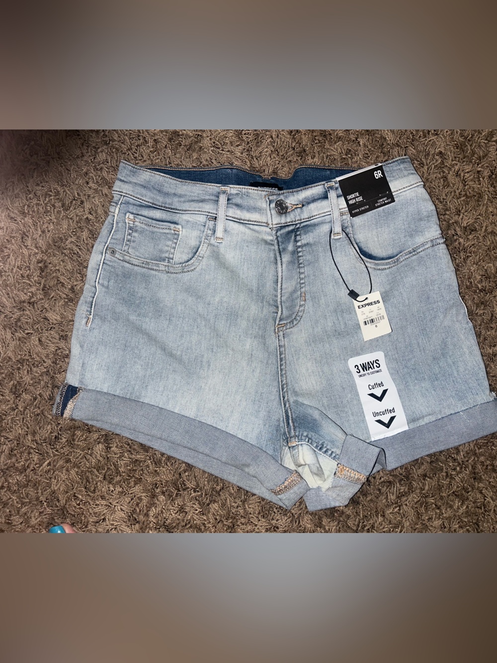 NWT Express-Light Wash Women’s shortie high rise Denim Shorts size 6R